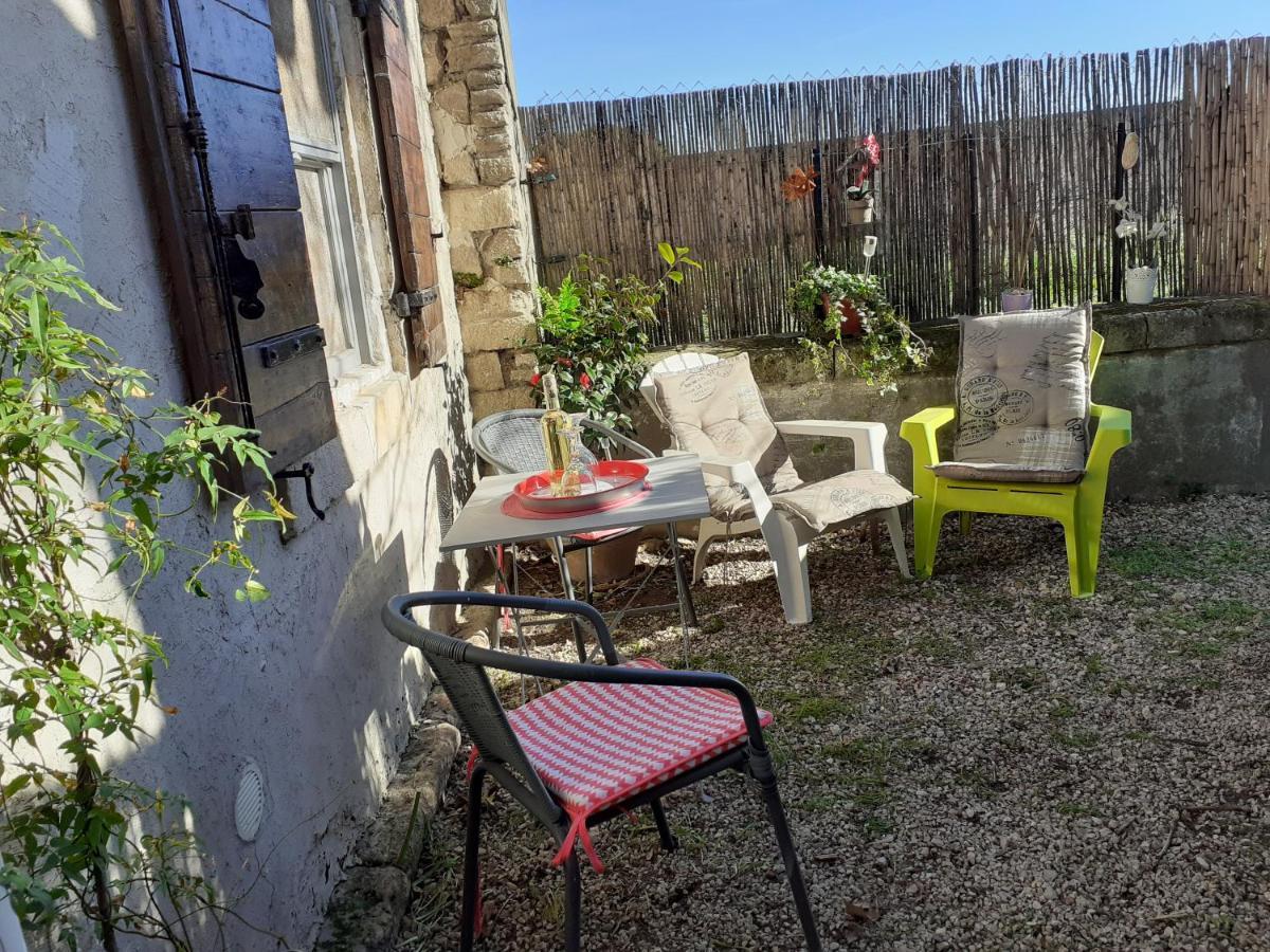 Petite Maison Dans La Campagne A 10 Mn A Pied Du Centre Ville อาร์ลส์ ภายนอก รูปภาพ