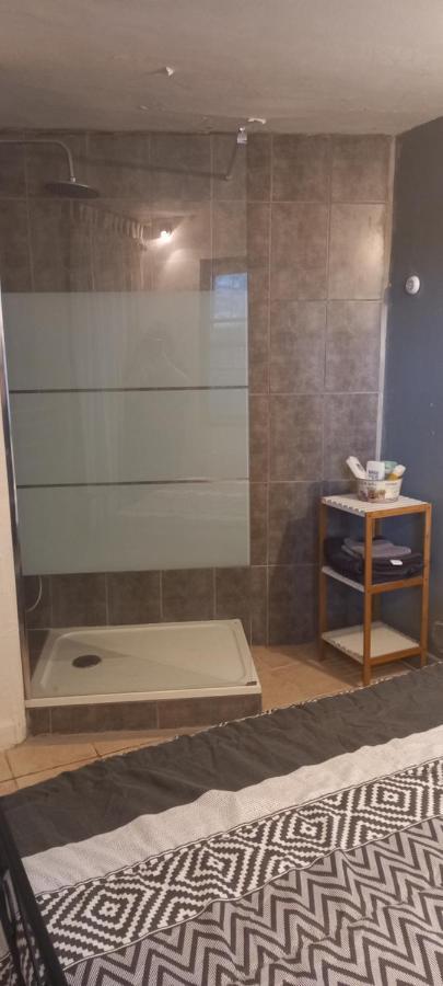 Petite Maison Dans La Campagne A 10 Mn A Pied Du Centre Ville อาร์ลส์ ภายนอก รูปภาพ